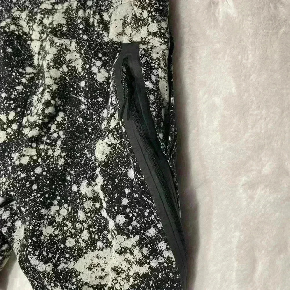 Nike Kids Black/White Splatter Athletic Bike Shorts Deep Zip Pocket Summer Fun - Picture 6 of 10